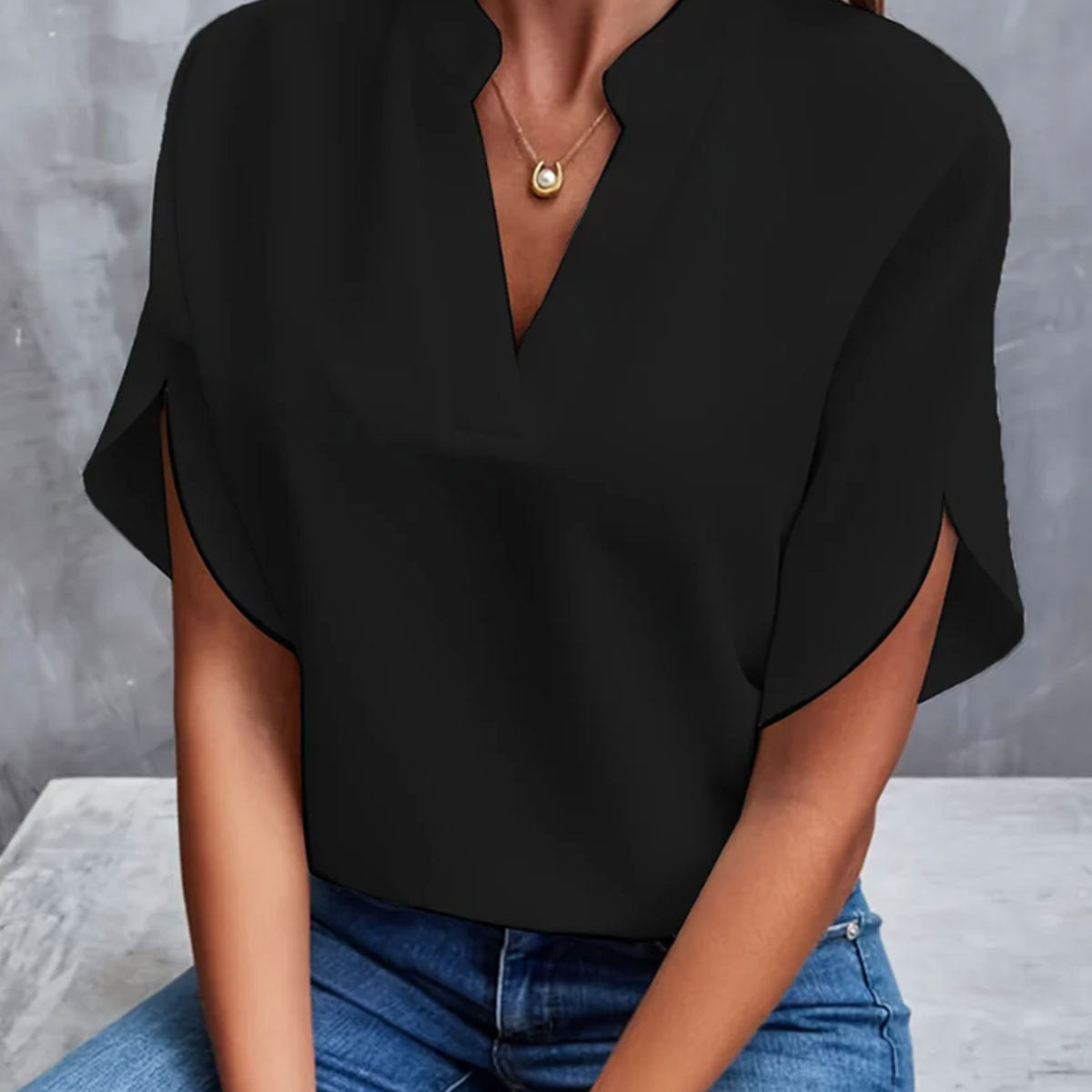 Haut femme en chiffon – manches courtes, col en V, style estival, chic et décontracté