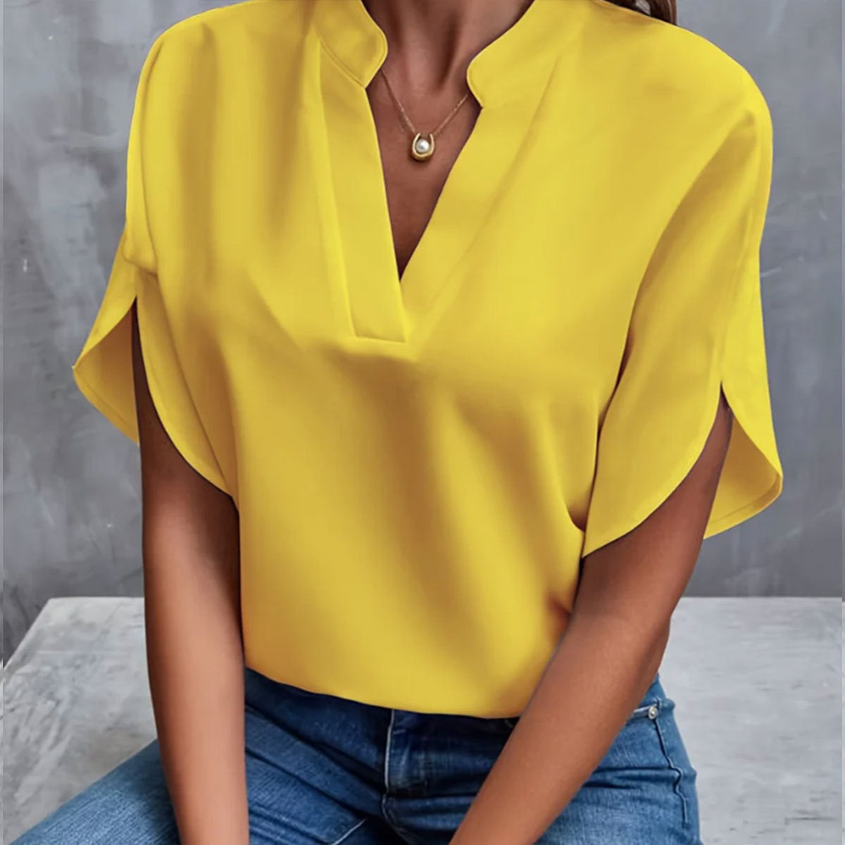 Haut femme en chiffon – manches courtes, col en V, style estival, chic et décontracté
